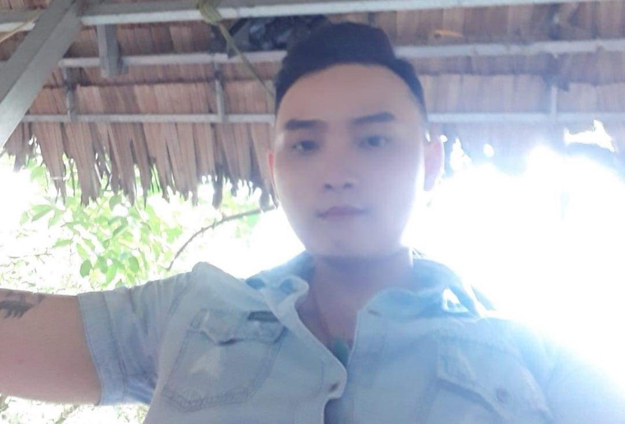Bắt giam kẻ đ&aacute;nh đại &uacute;y c&ocirc;ng an trước qu&aacute;n bar  - Ảnh 1.