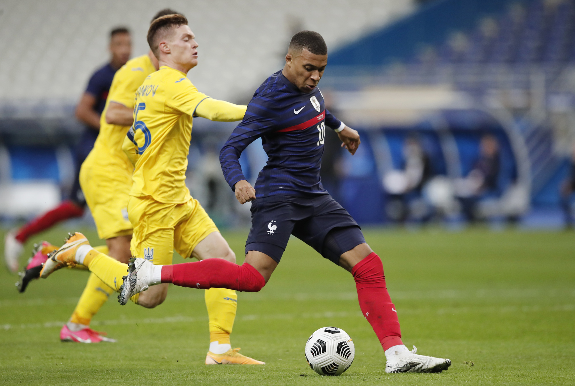 Sao trẻ và lão tướng tỏa sáng, Pháp mở đai tiệc bàn thắng ở Stade de France