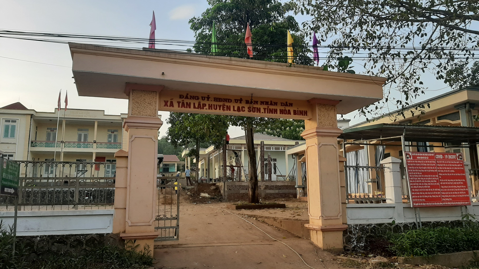 Hai chủ tịch xã vi phạm trong hỗ trợ người dân bị ảnh hưởng Covid-19