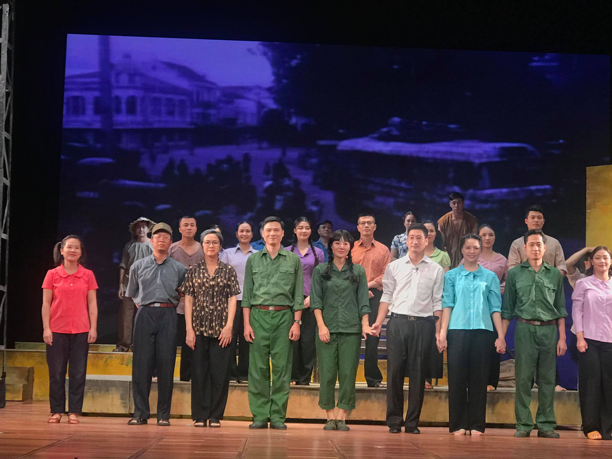 NSND Thu H&agrave; h&uacute;t hồn kh&aacute;n giả thủ đ&ocirc; - Ảnh 5.