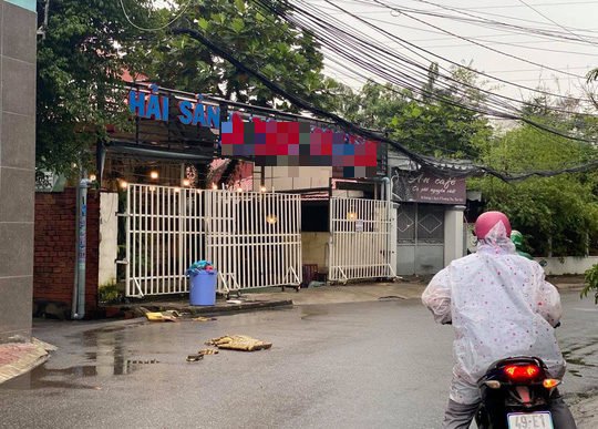 4 thanh ni&ecirc;n đ&aacute;nh chết người đ&agrave;n &ocirc;ng 70 tuổi tại qu&aacute;n nhậu ở Thủ Đức - Ảnh 1.