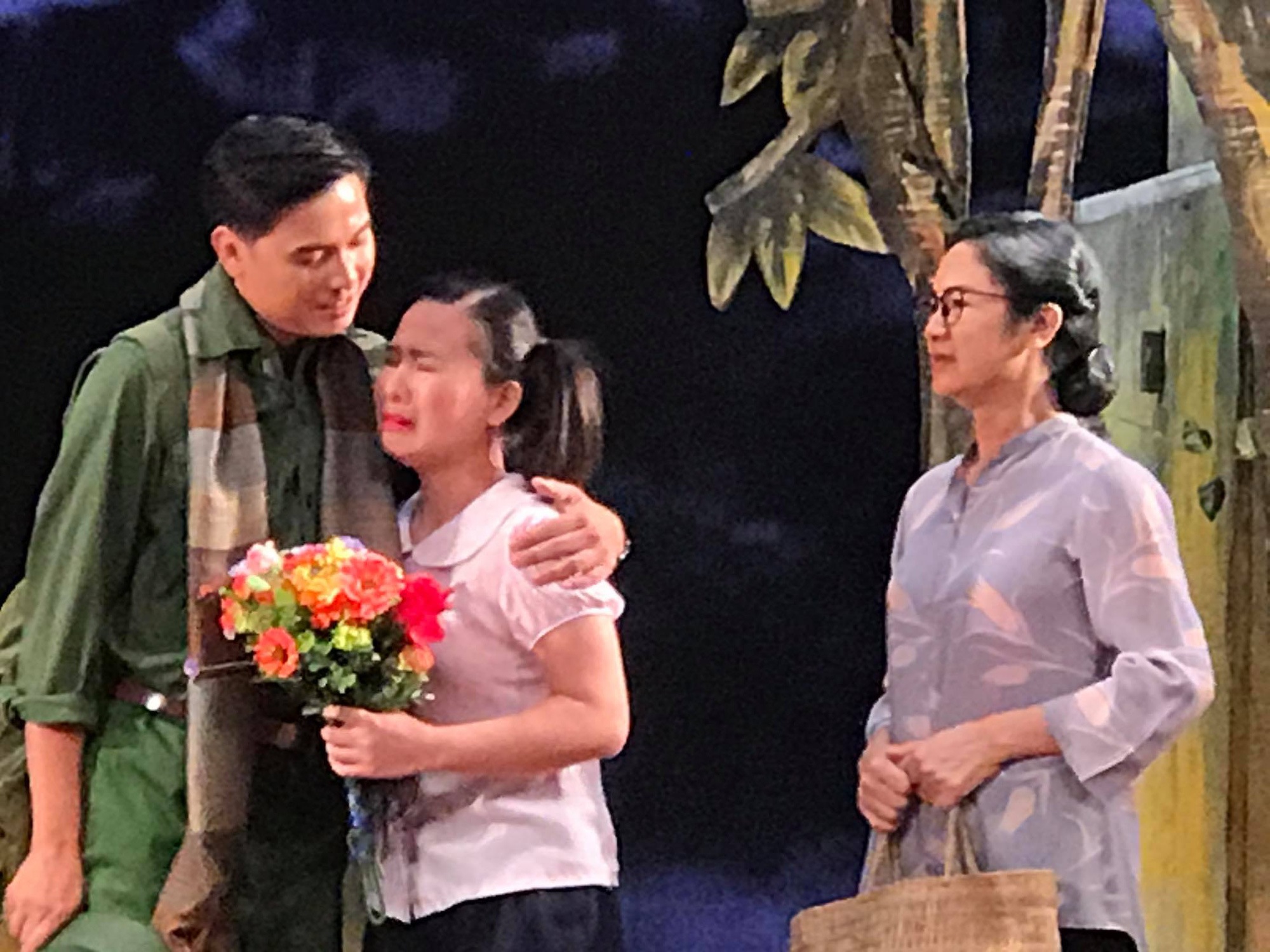 NSND Thu H&agrave; h&uacute;t hồn kh&aacute;n giả thủ đ&ocirc; - Ảnh 4.