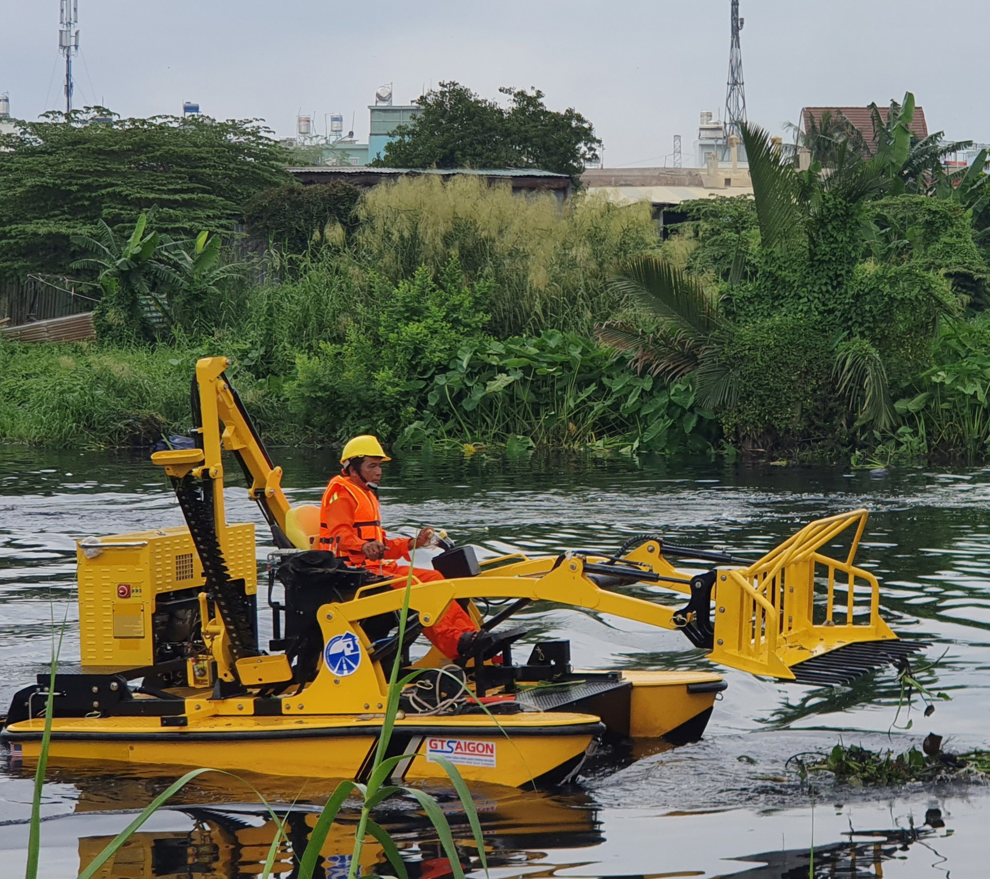 TP HCM: Tàu vớt rác trên mặt nước sẽ hoạt động trong tháng 3