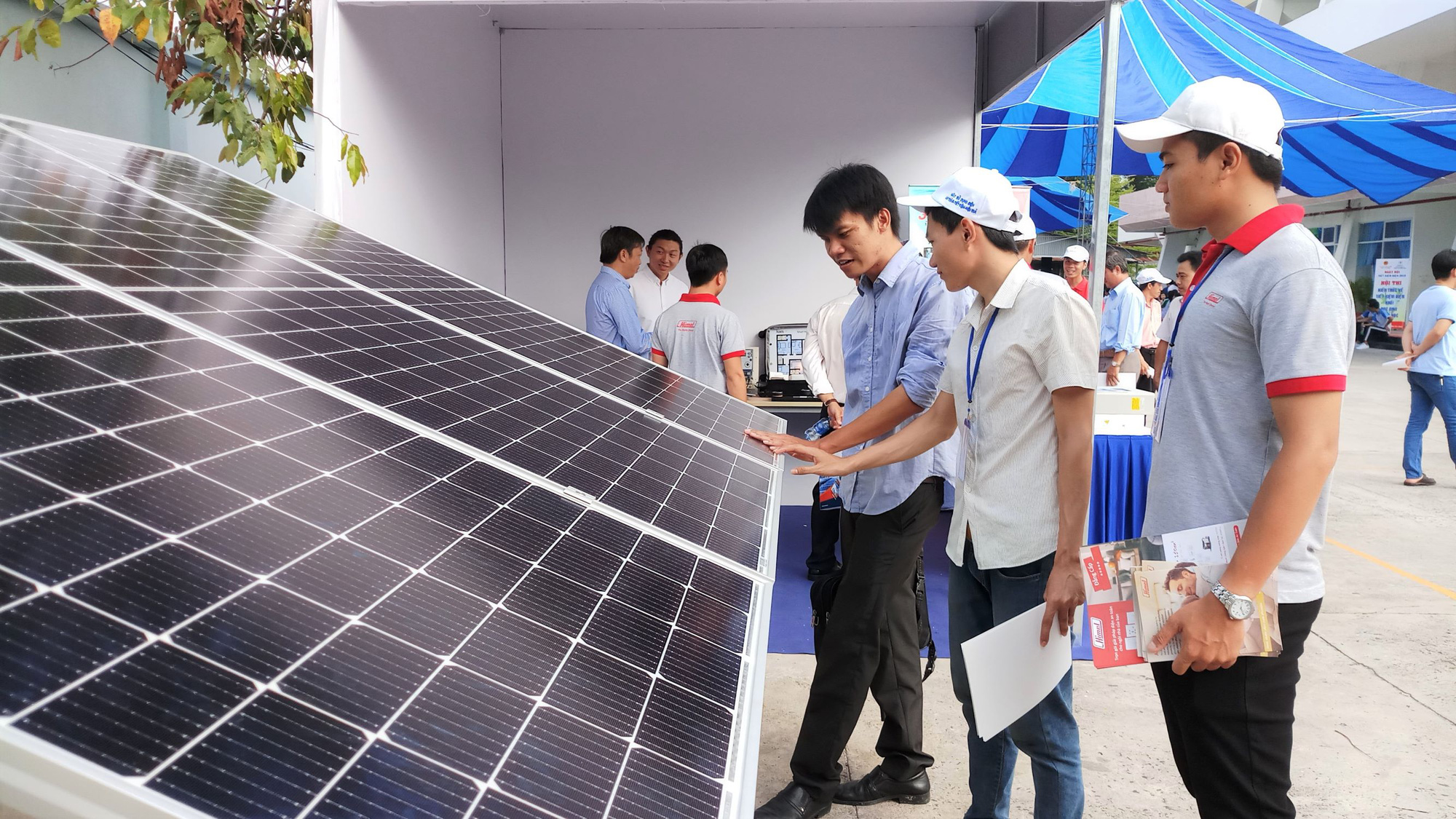 Điện mặt trời m&aacute;i nh&agrave; ph&aacute;t triển mạnh mẽ tại ph&iacute;a Nam - Ảnh 2.