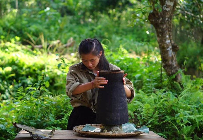 Độc đ&aacute;o b&aacute;nh giầy ngũ sắc - Ảnh 3.