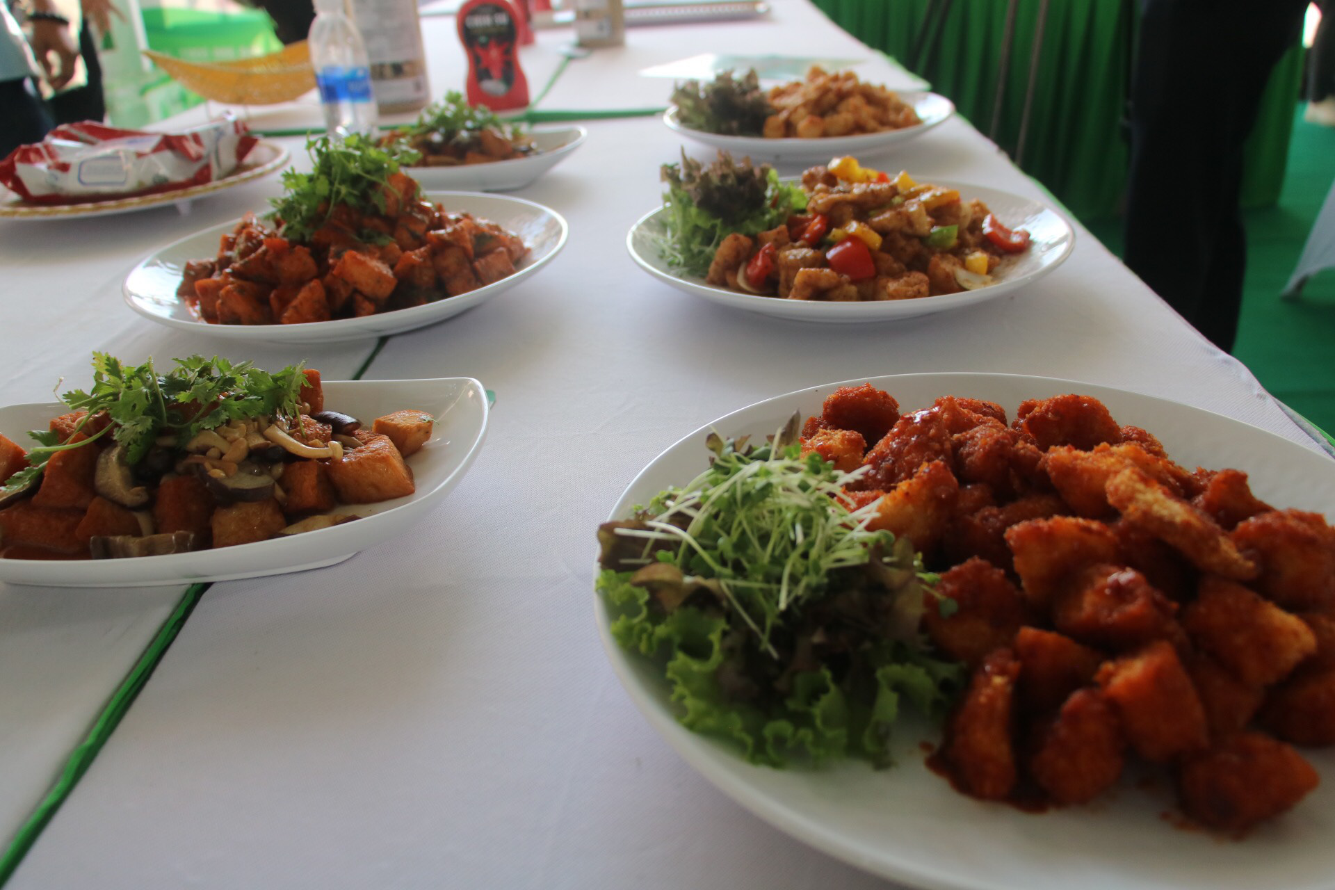 L&atilde;nh đạo Đồng Th&aacute;p mang đặc sản tỉnh nh&agrave; giới thiệu người ti&ecirc;u d&ugrave;ng Thủ đ&ocirc; - Ảnh 6.
