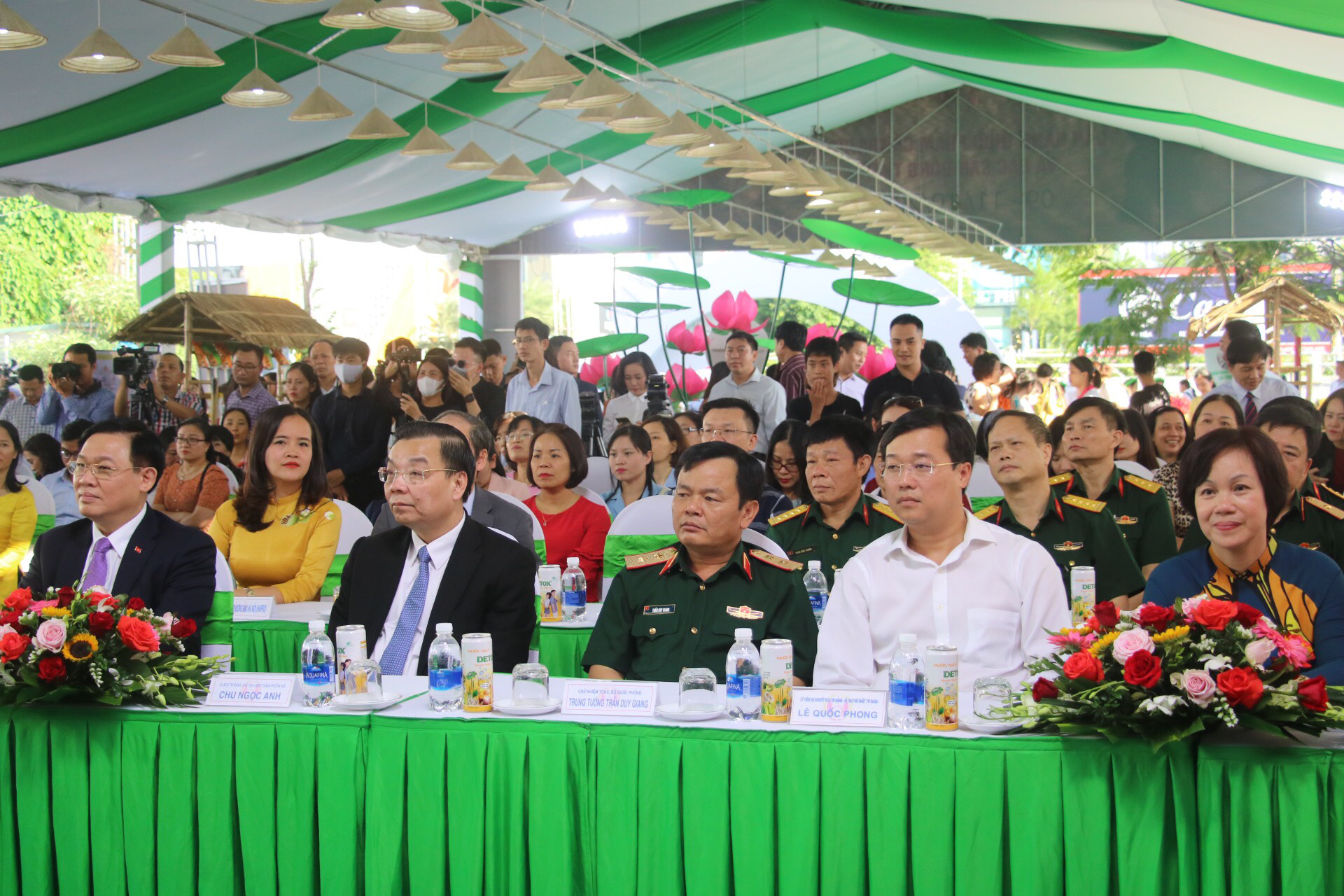 L&atilde;nh đạo Đồng Th&aacute;p mang đặc sản tỉnh nh&agrave; giới thiệu người ti&ecirc;u d&ugrave;ng Thủ đ&ocirc; - Ảnh 14.