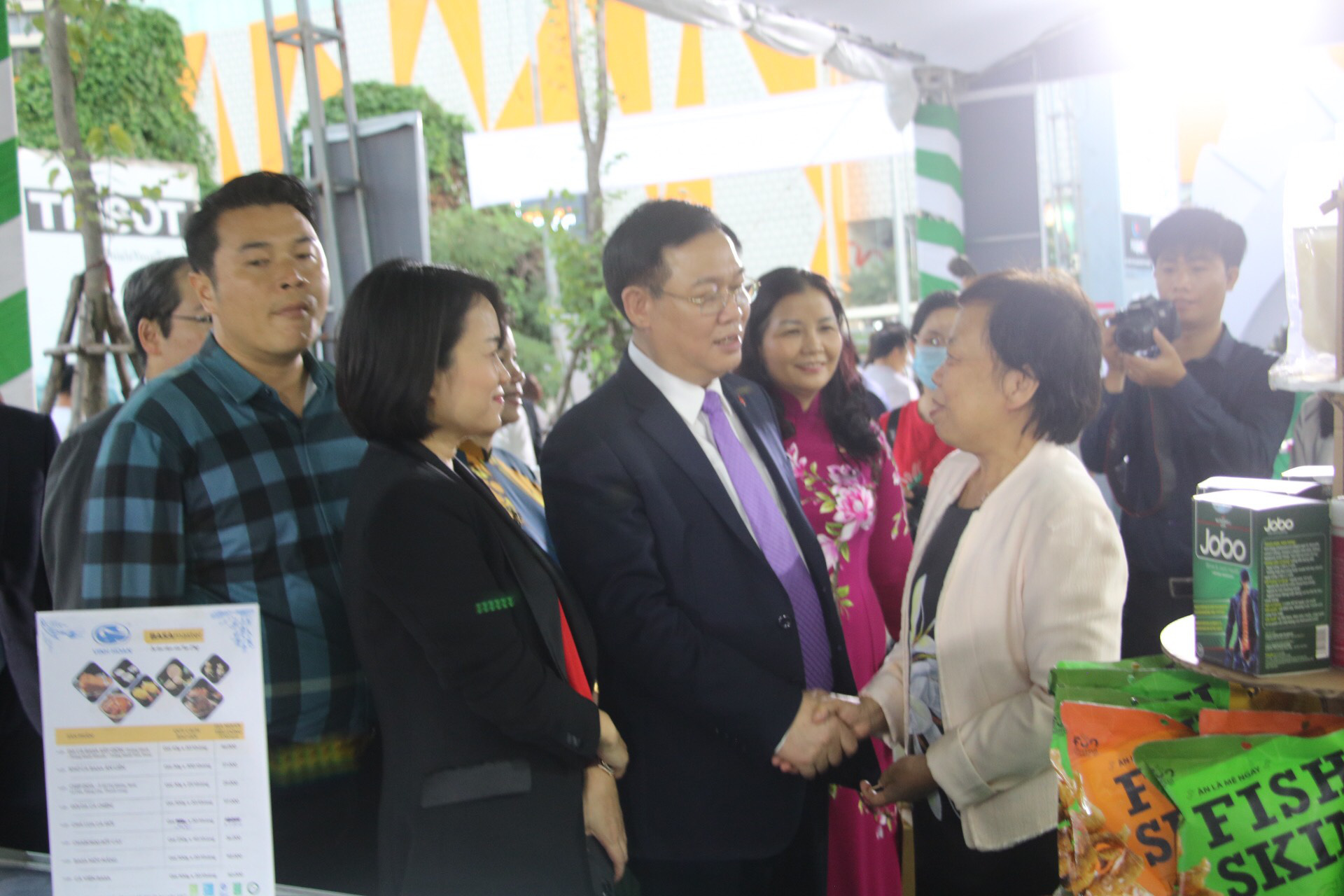 L&atilde;nh đạo Đồng Th&aacute;p mang đặc sản tỉnh nh&agrave; giới thiệu người ti&ecirc;u d&ugrave;ng Thủ đ&ocirc; - Ảnh 17.