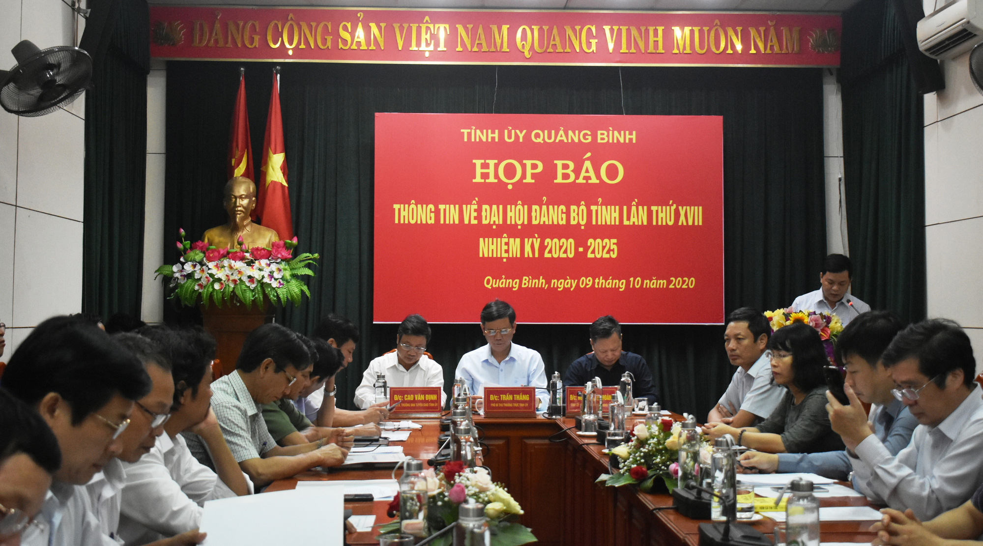 Hủy tư cách đại biểu 2 lãnh đạo bị "đưa nhầm" vào danh sách dự Đại hội Đảng bộ Quảng Bình