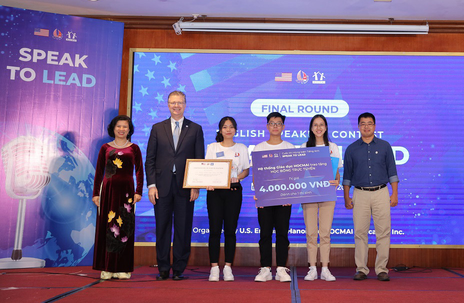 Đội học sinh từ An Giang giành thắng lợi thi hùng biện bằng tiếng Anh