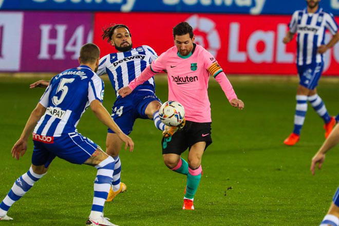 Mất điểm trước Alaves, Barcelona vuột Top 10 La Liga