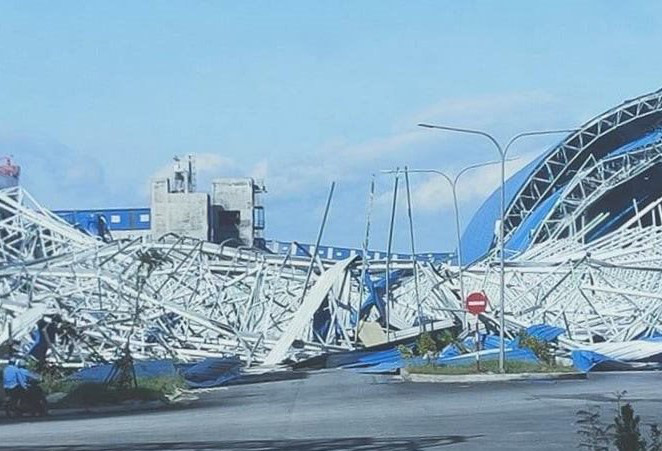 Sập nhà xưởng làm 3 người chết, 2 ngưòi bị thương