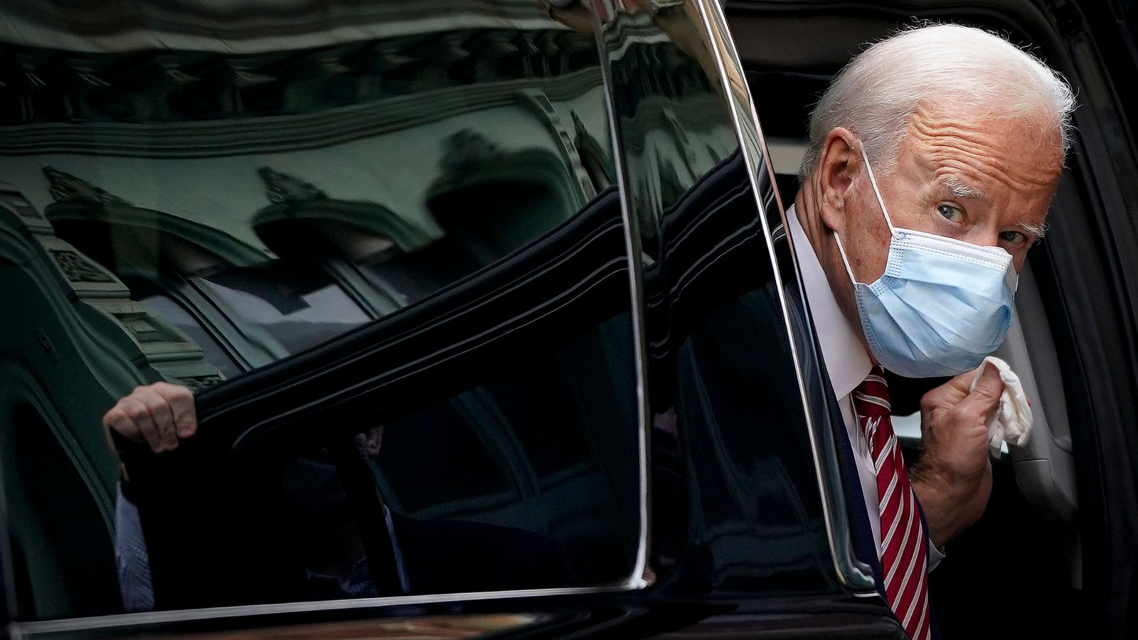 Trước đột phá vắc-xin Covid-19, ông Biden nói về mùa đông đen tối