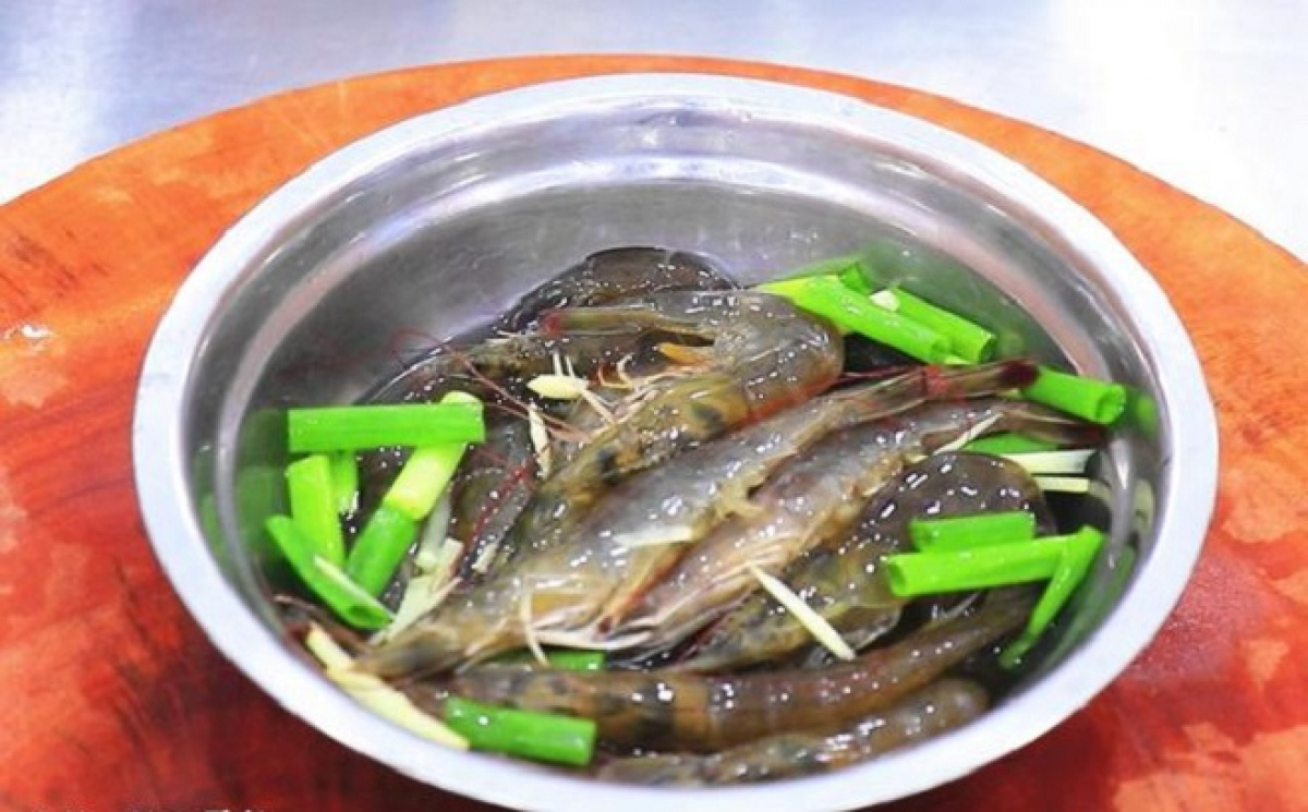 M&aacute;ch bạn c&aacute;ch luộc t&ocirc;m vừa ngon ngọt m&agrave; kh&ocirc;ng tanh - Ảnh 6.