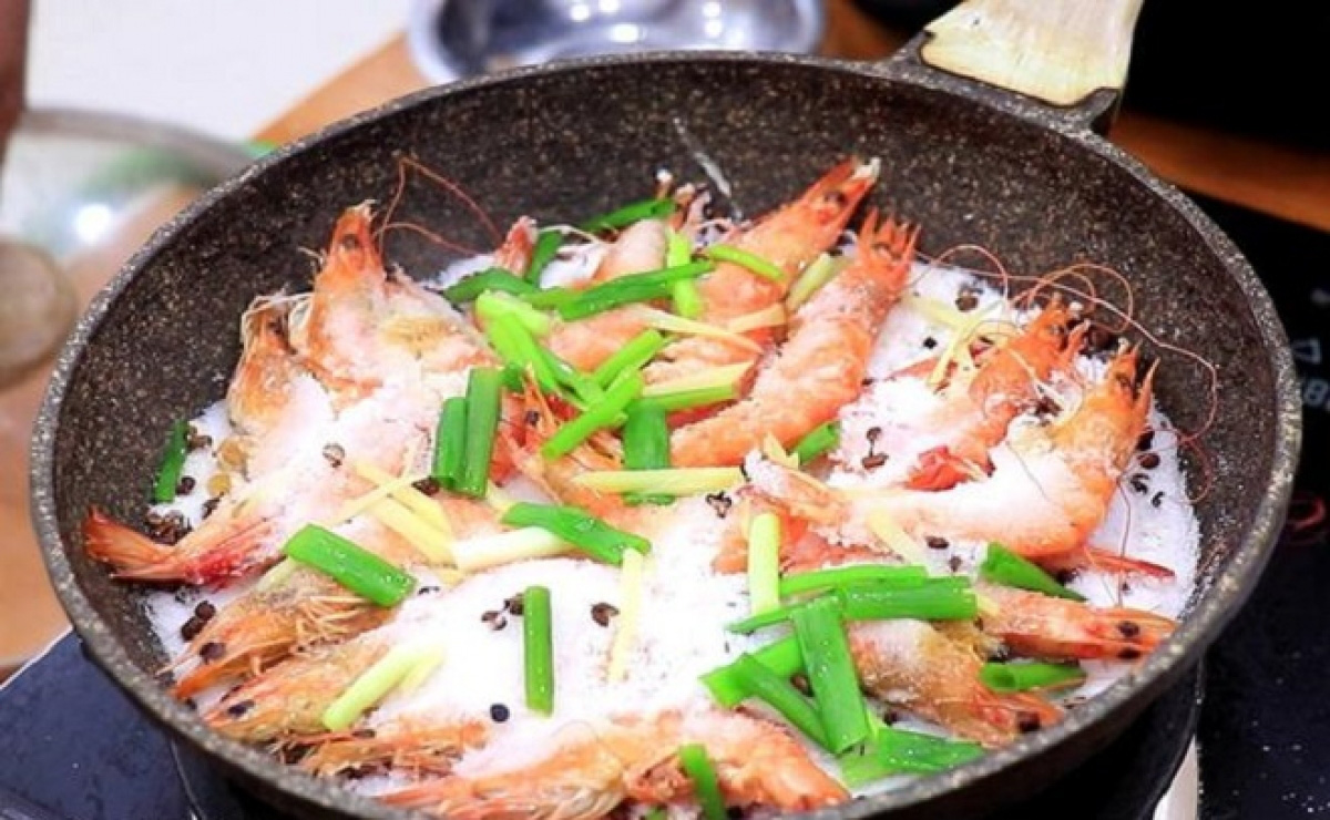 M&aacute;ch bạn c&aacute;ch luộc t&ocirc;m vừa ngon ngọt m&agrave; kh&ocirc;ng tanh - Ảnh 9.