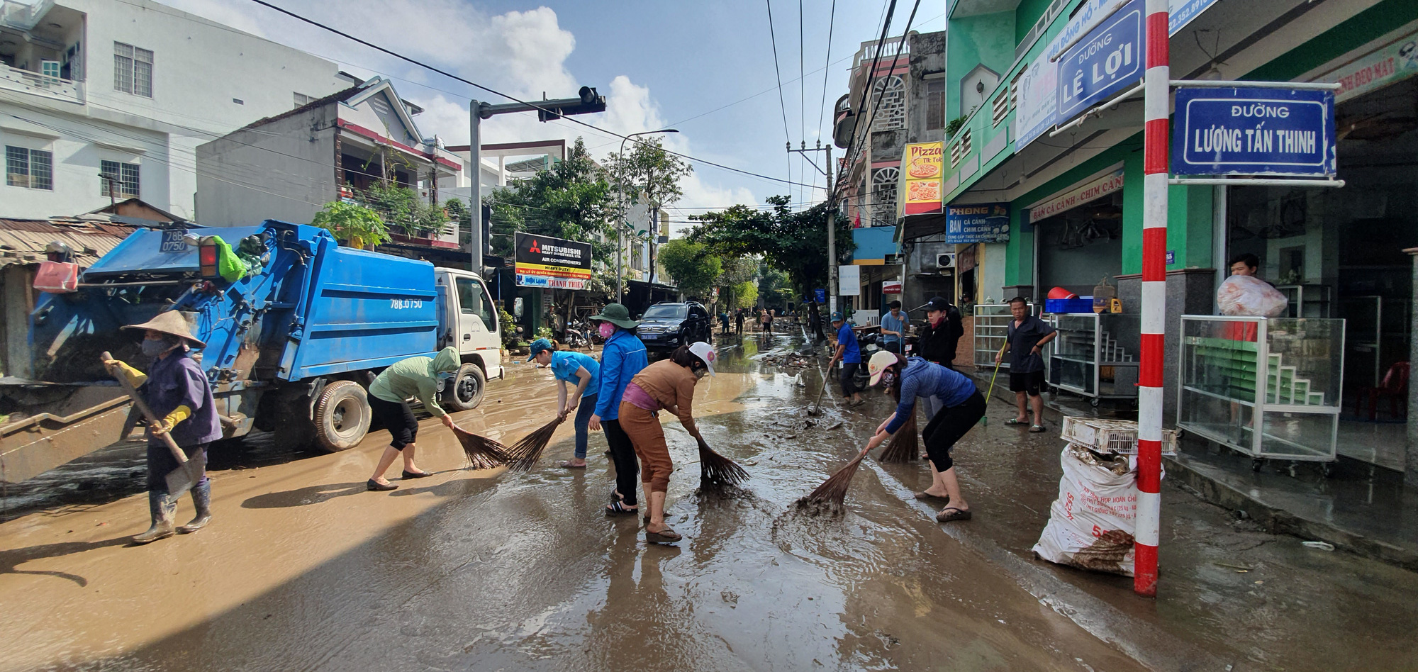 C&aacute;m cảnh Đồng Xu&acirc;n v&ugrave;i trong lũ dữ - Ảnh 1.