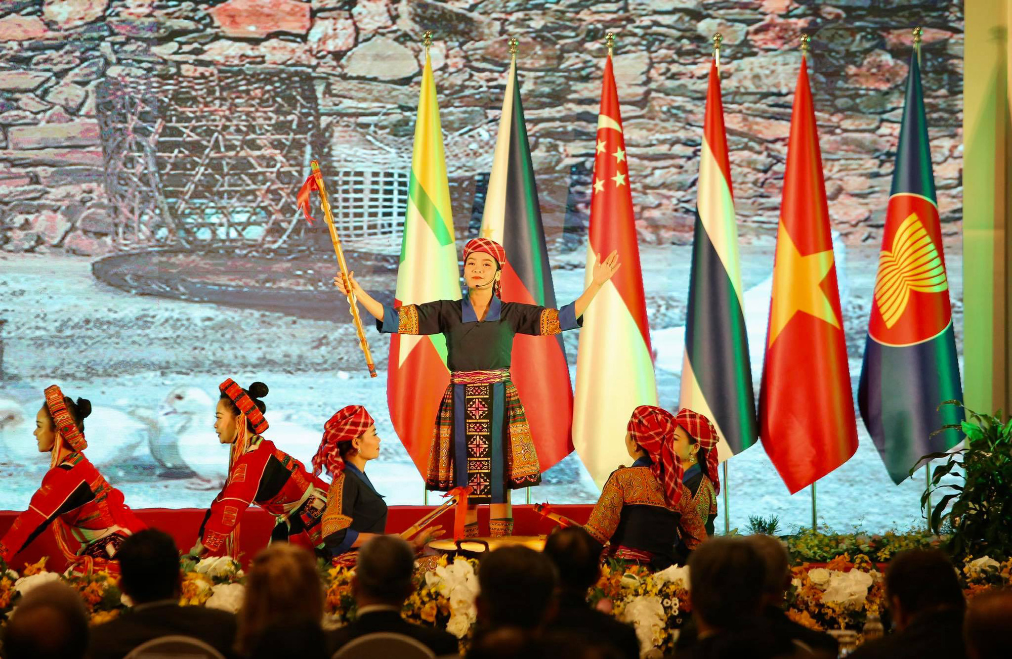 Tổng B&iacute; thư, Chủ tịch nước: Hoạt động của ASEAN ấm &aacute;p như anh em trong đại gia đ&igrave;nh - Ảnh 5.