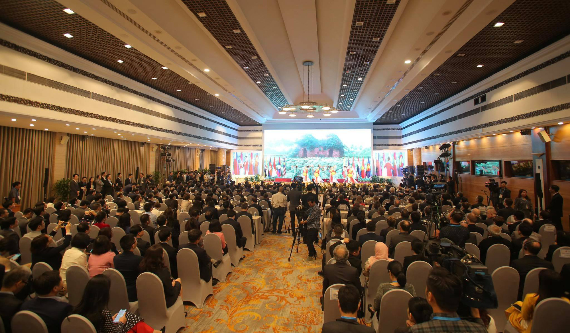 Tổng B&iacute; thư, Chủ tịch nước: Hoạt động của ASEAN ấm &aacute;p như anh em trong đại gia đ&igrave;nh - Ảnh 6.