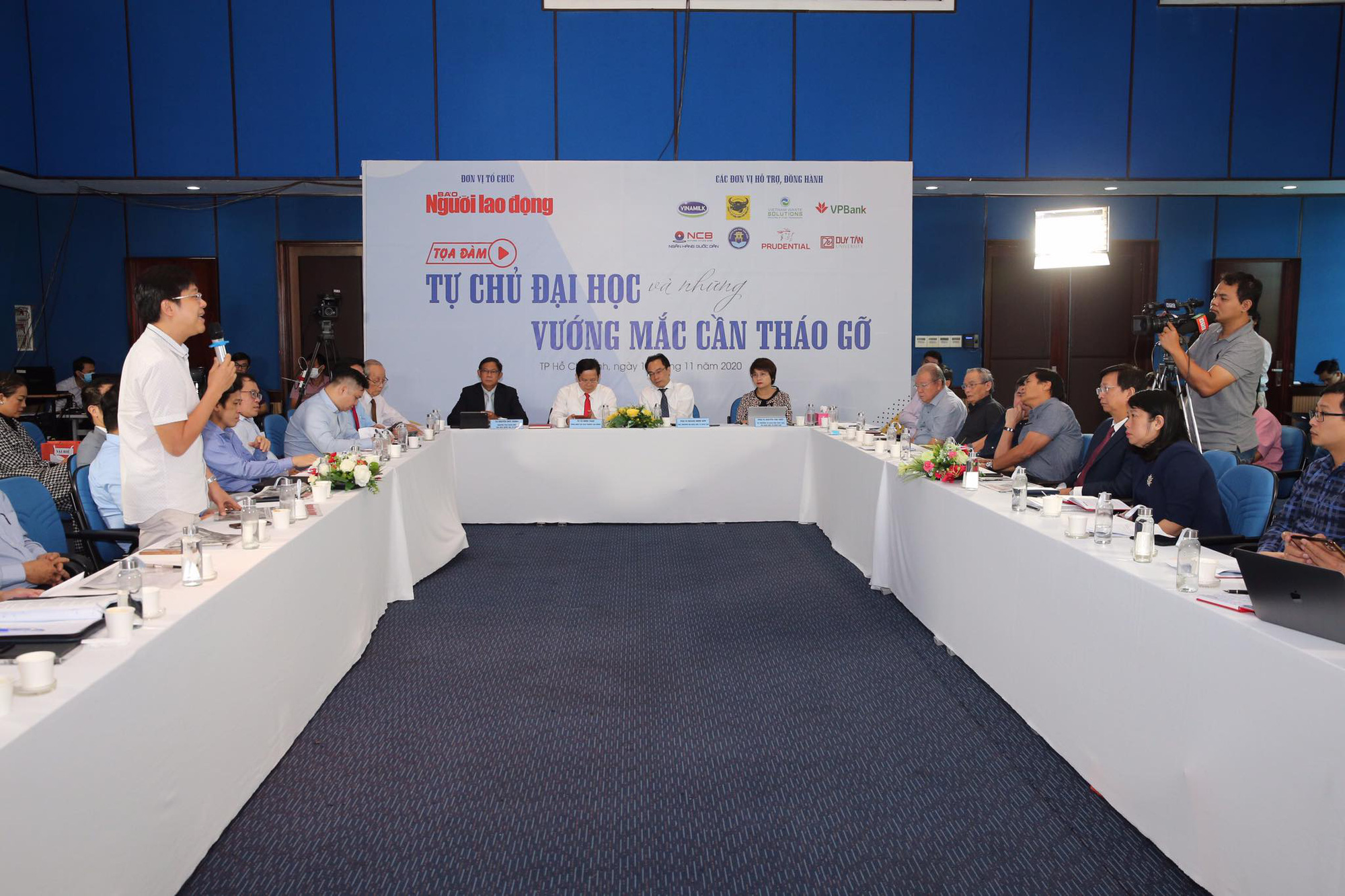 Tự chủ đại học v&agrave; những vướng mắc cần th&aacute;o gỡ - Ảnh 8.