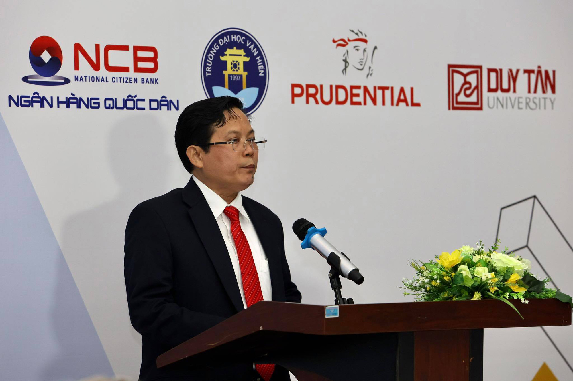 Tự chủ đại học v&agrave; những vướng mắc cần th&aacute;o gỡ - Ảnh 3.