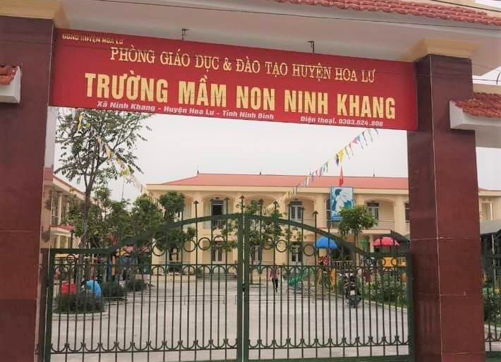 Trẻ mầm non 15 th&aacute;ng tuổi bị gi&aacute;o vi&ecirc;n bạo h&agrave;nh trong nh&agrave; vệ sinh - Ảnh 1.