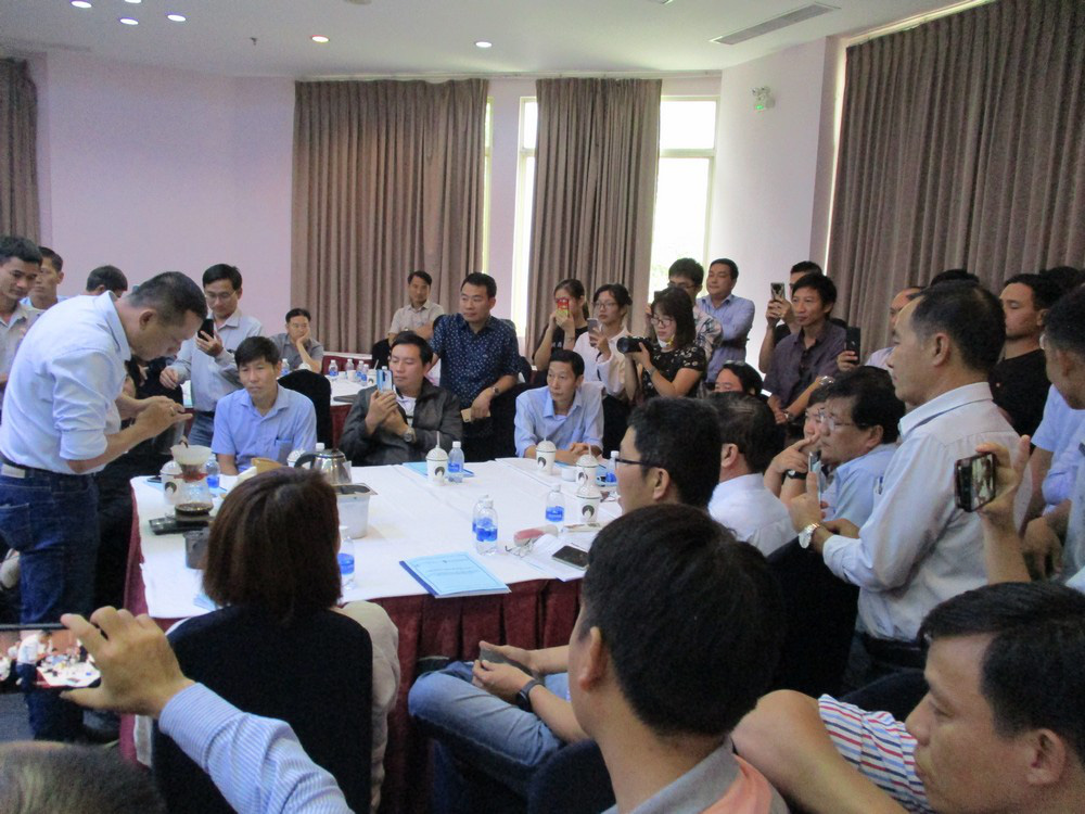 Gu uống cà phê thay đổi, người Việt chi tiền tỉ mua máy pha cà phê - Ảnh 1.
