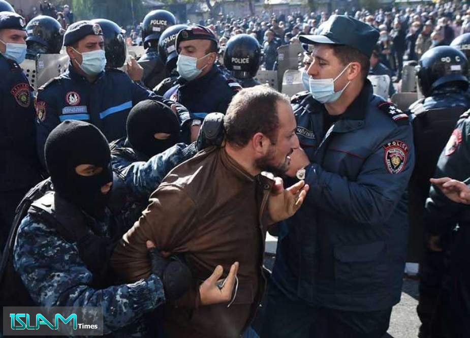 Thỏa thuận ngừng bắn Nagorno-Karabakh: Tiệc t&ugrave;ng ở Azerbaijan v&agrave; lửa hận ở Armenia - Ảnh 2.