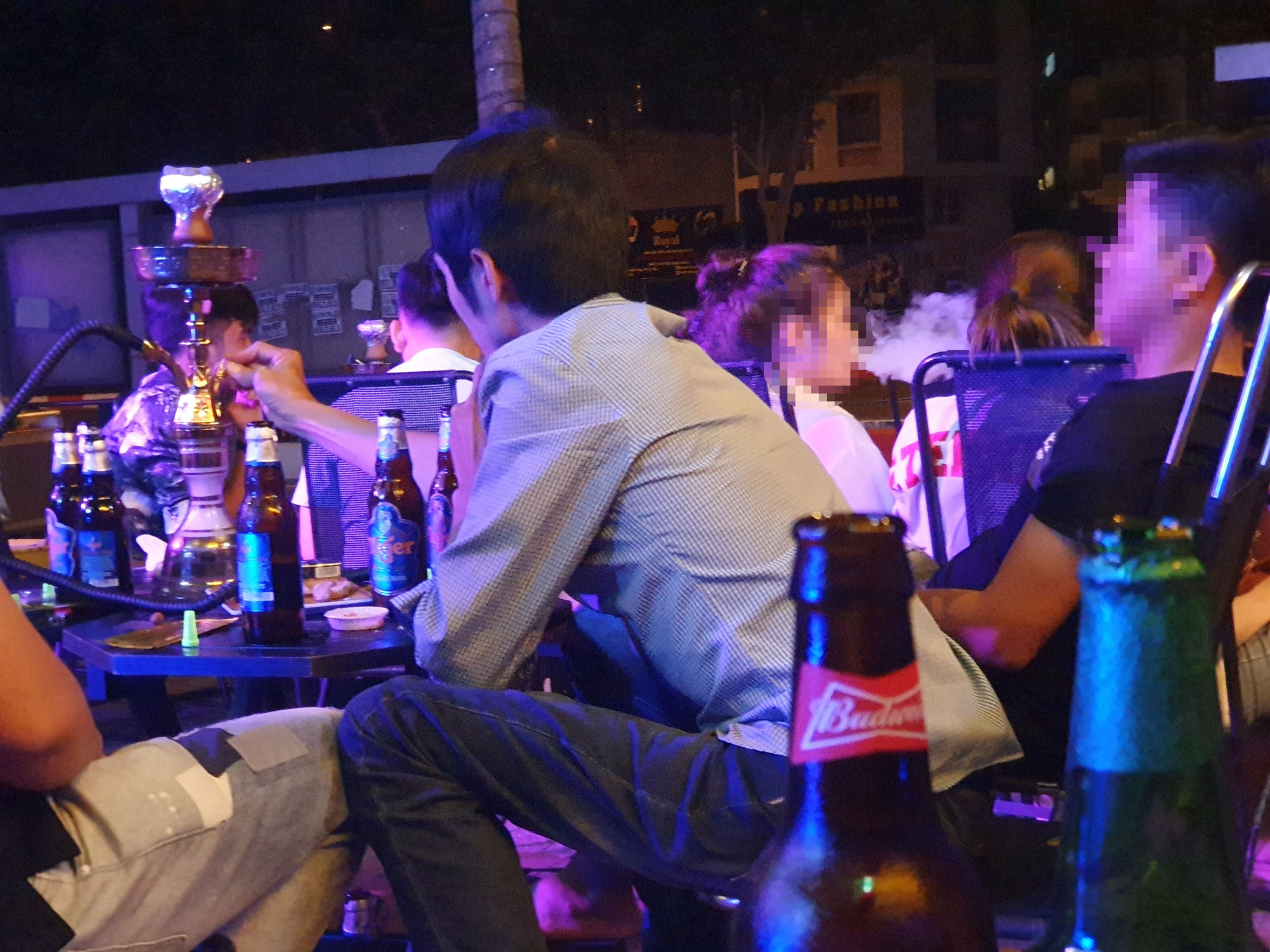 Đi bar... vỉa hè ở TP HCM - Ảnh 3.