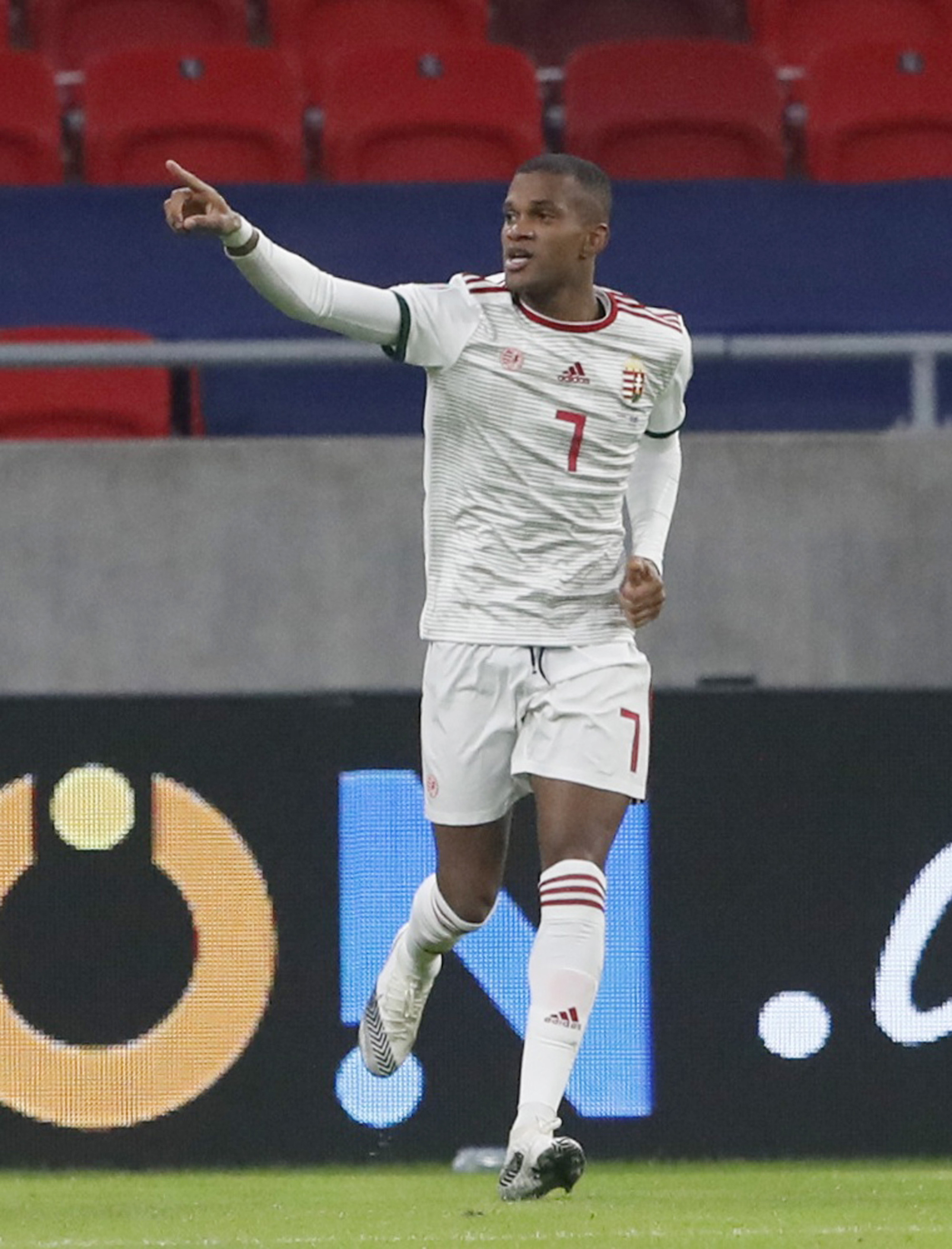 Hungary ngược d&ograve;ng nghẹt thở loại Iceland, đoạt v&eacute; v&agrave;ng đến Euro 2021 - Ảnh 3.