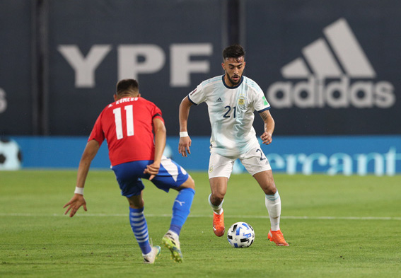 V&ograve;ng loại Word Cup 2022: Messi mất b&agrave;n oan uổng, Argentina vẫn l&ecirc;n ng&ocirc;i đầu - Ảnh 4.