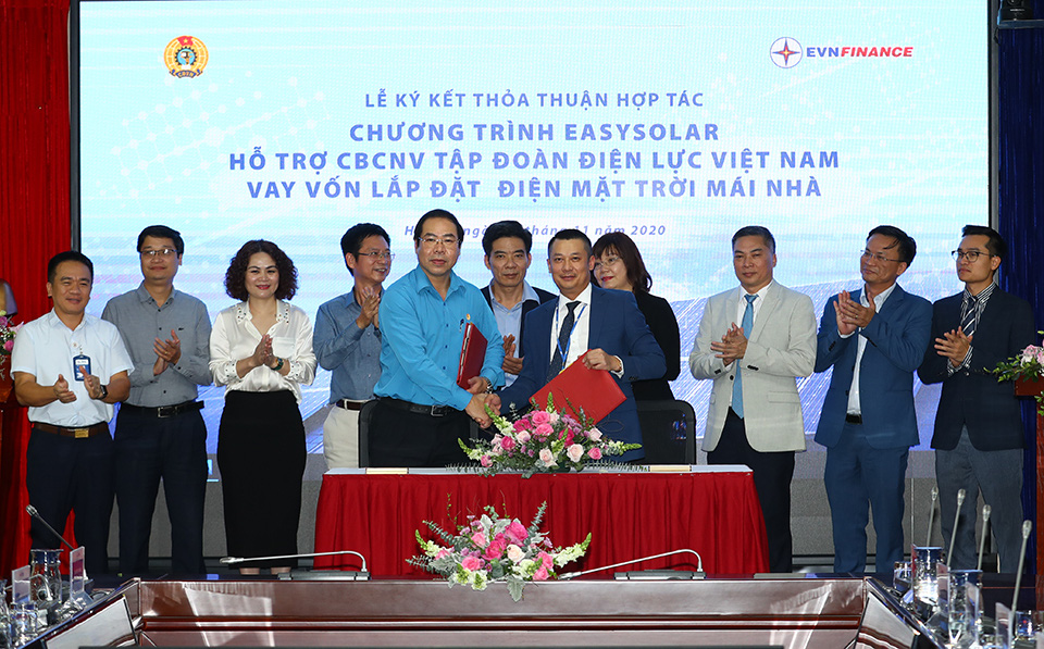 EVNFinance cung cấp g&oacute;i vay lắp đặt điện mặt trời m&aacute;i nh&agrave; cho CB-NV ng&agrave;nh điện - Ảnh 1.