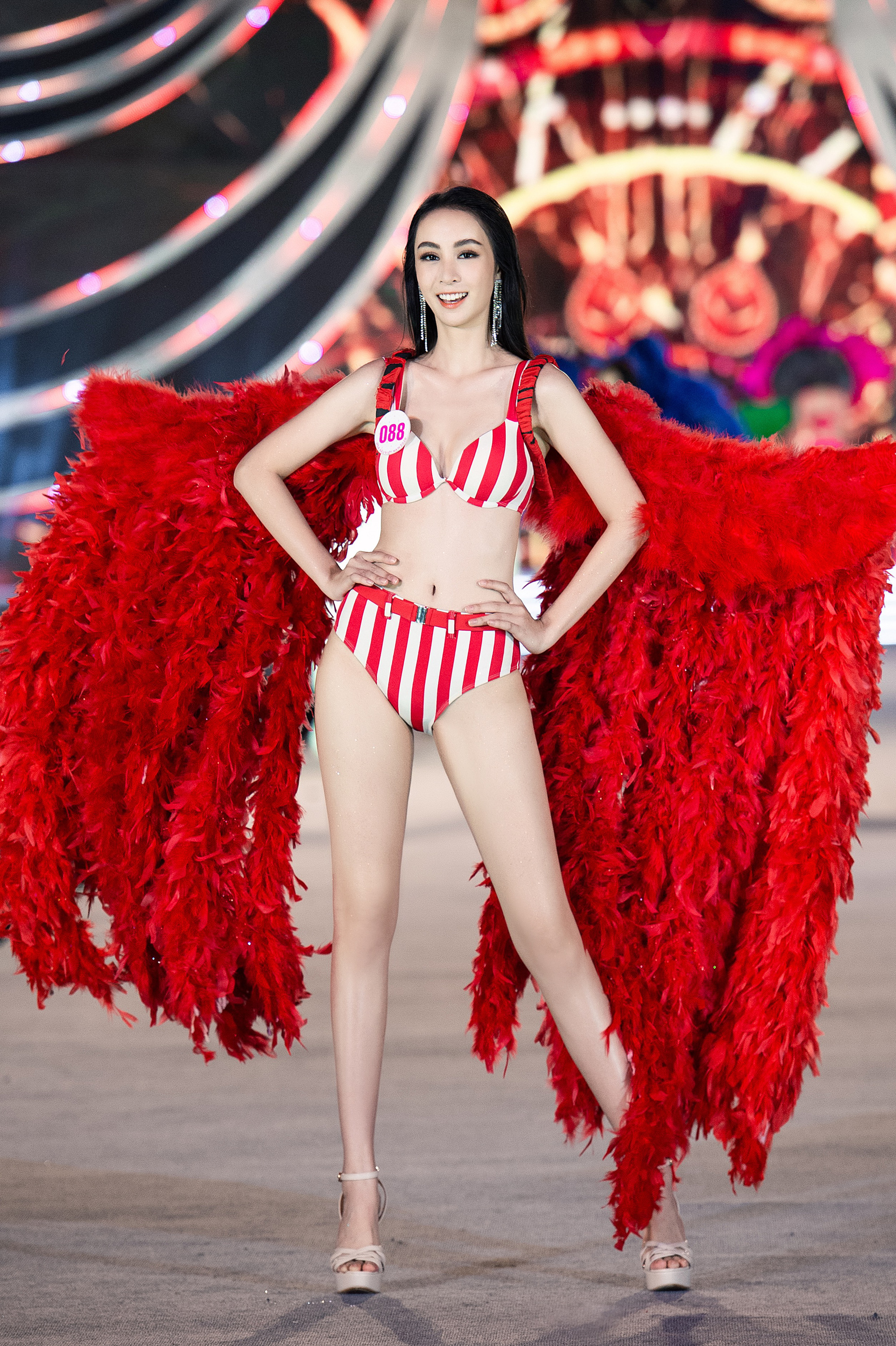 Thí sinh Hoa hậu Việt Nam 2020 hóa thiên thần nội y Victoria’s Secret - Ảnh 11.