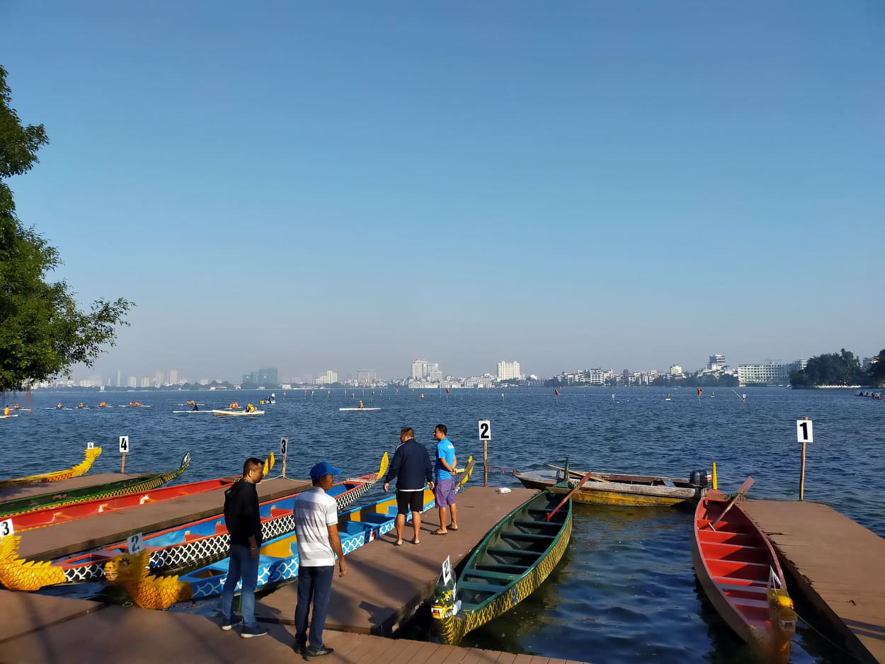 Đội Bến Tre gi&agrave;nh ng&ocirc;i qu&aacute;n qu&acirc;n giải bơi chải thuyền rồng tr&ecirc;n Hồ T&acirc;y - Ảnh 10.