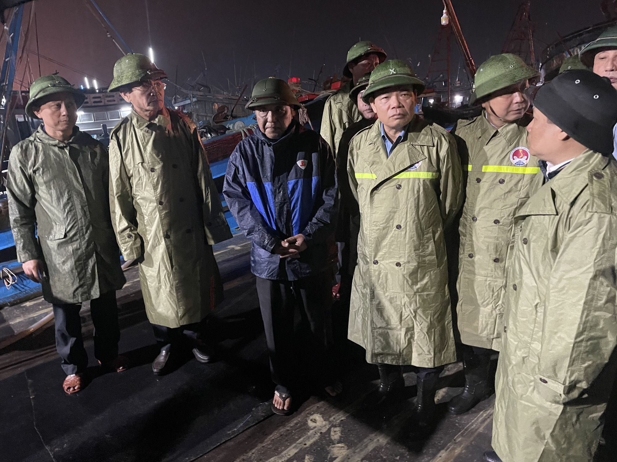 Bộ trưởng Bộ NN-PTNT: Phải di dời dân ra khỏi vùng nguy hiểm trước 21 giờ tối 14-11! - Ảnh 2.