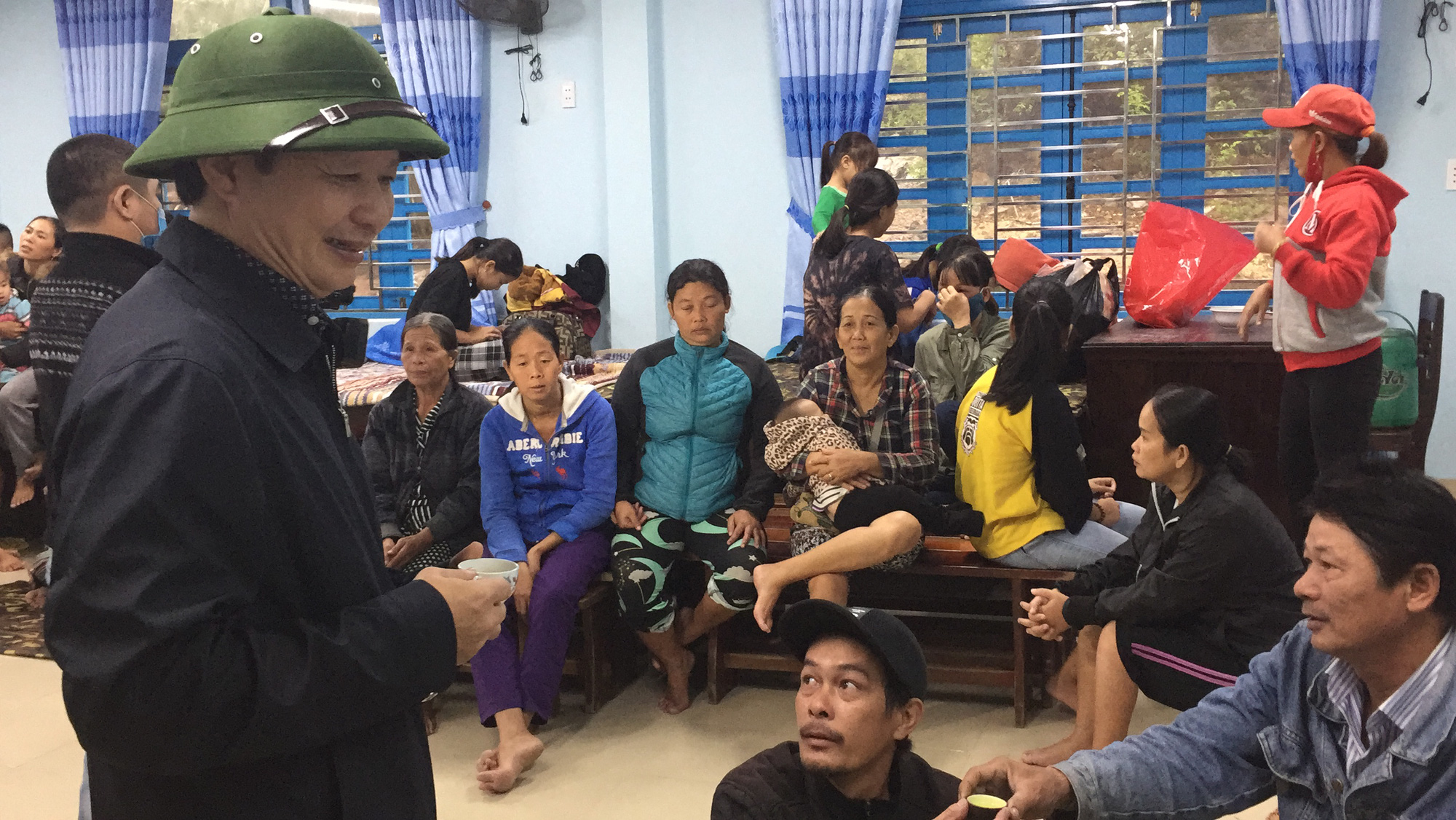 Hiệu trưởng xin xuống l&agrave;m gi&aacute;o vi&ecirc;n v&igrave; &aacute;p lực c&ocirc;ng việc - Ảnh 1.