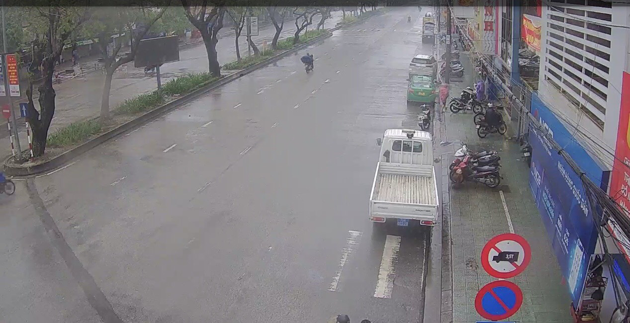 Thừa Thiên - Huế nín thở, gồng mình đón bão số 13 - Ảnh 3.