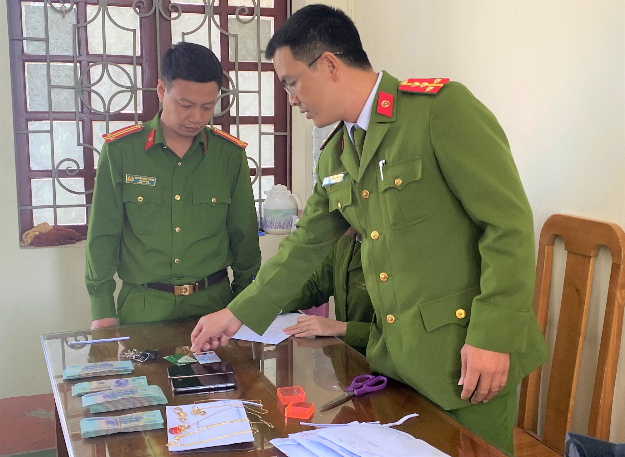 Trộm tiền, vàng của họ hàng khi được nhờ tới trông nhà - Ảnh 2.