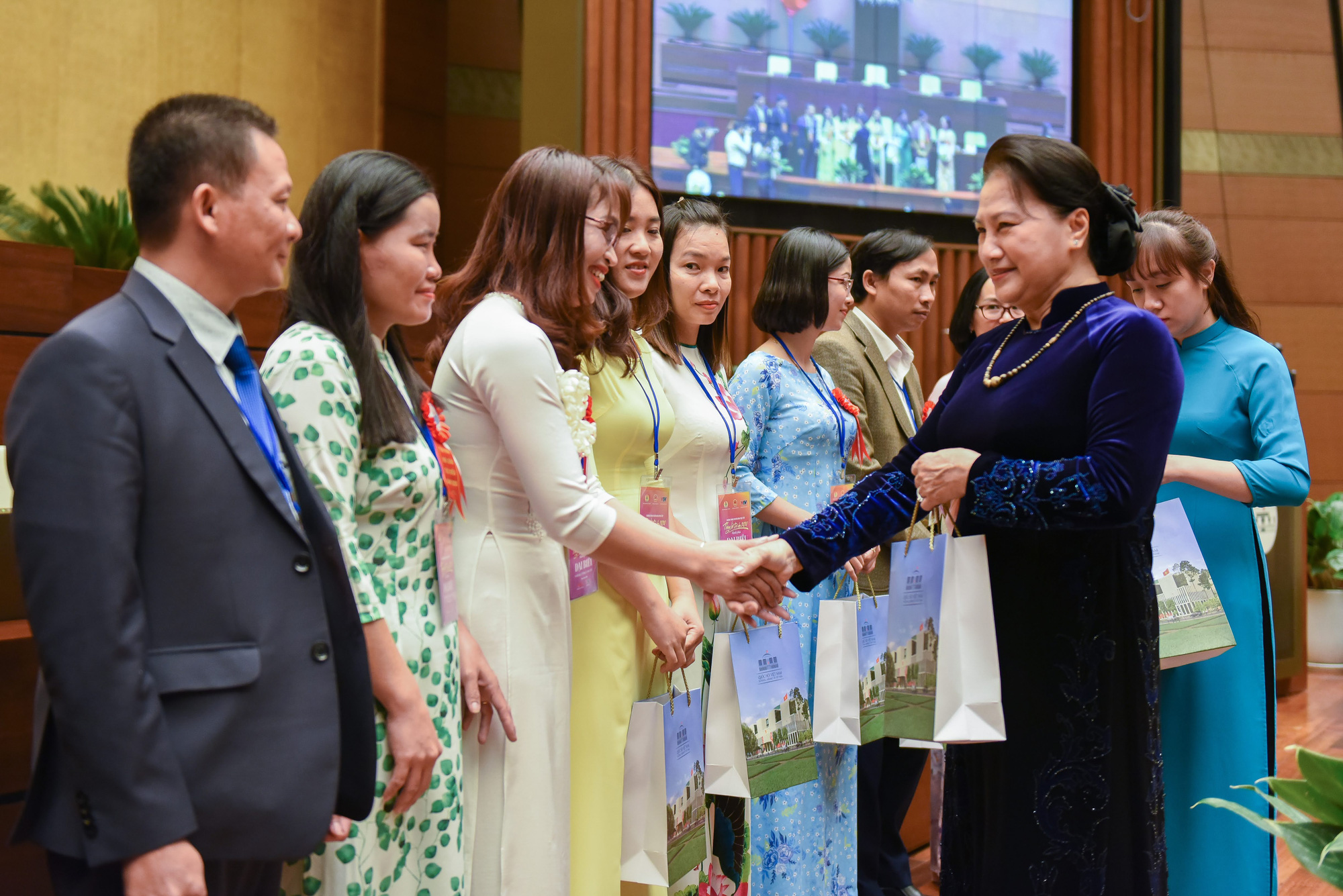 Nhiều thầy cô đã hy sinh cả tuổi xuân, hết lòng vì học sinh