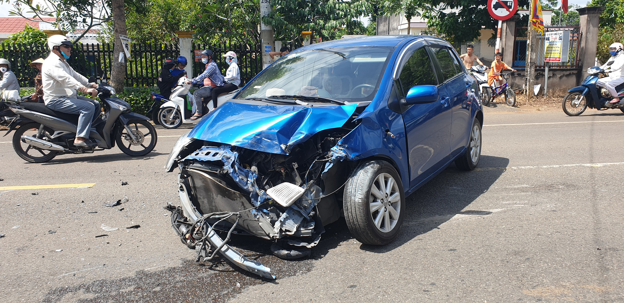 Tai nạn li&ecirc;n ho&agrave;n giữa xế hộp, xe ben v&agrave; b&aacute;n tải ở B&agrave; Rịa - Vũng T&agrave;u - Ảnh 6.