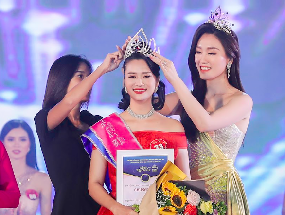 Trần Thị Mai đăng quang "Người đẹp Hạ Long 2020", giành vương miện tiền tỉ