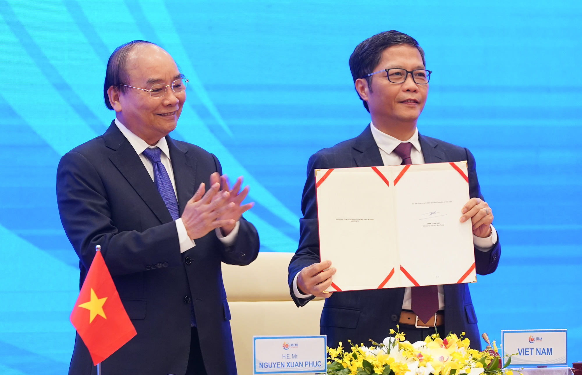 Ch&iacute;nh thức k&yacute; Hiệp định RCEP, mở ra khu vực thương mại tự do 26 ng&agrave;n tỉ USD - Ảnh 1.