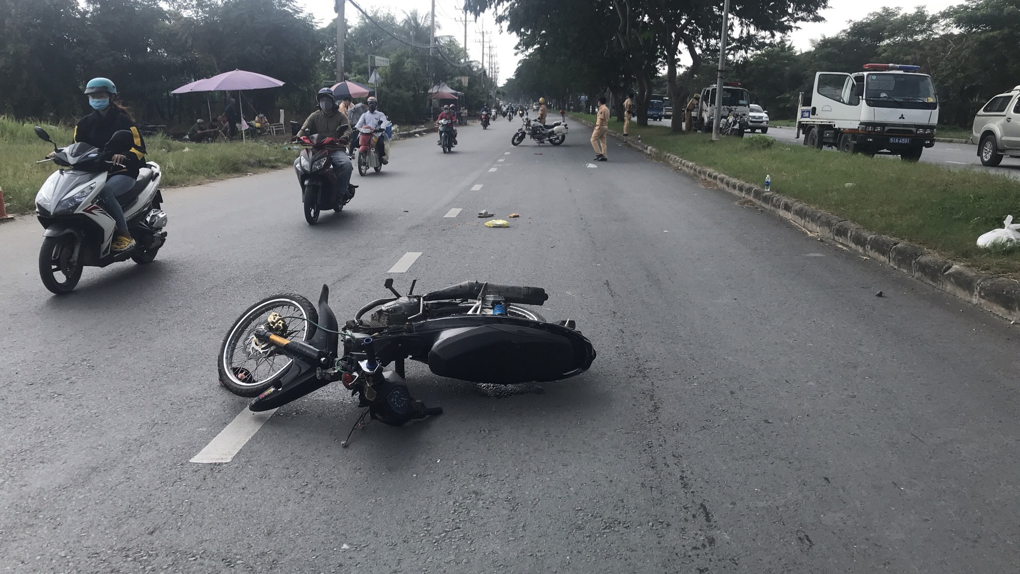 Bất ngờ lời khai kẻ tông trung tá cảnh sát giao thông ở TP HCM bất tỉnh - Ảnh 2.