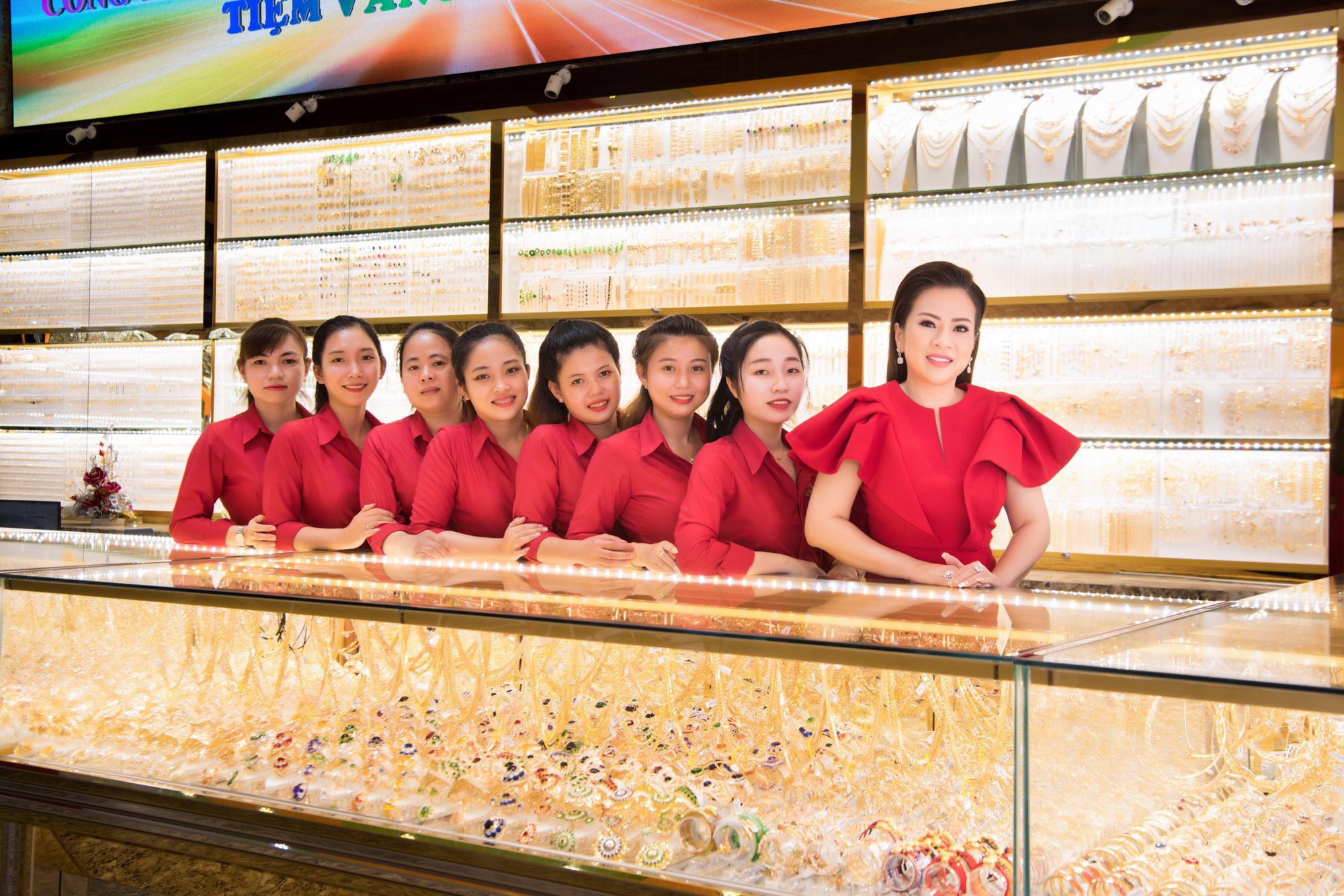 Tiệm vàng Vân Khánh, chất lượng, uy tín là tiêu chí hàng đầu trong kinh doanh - Ảnh 3.