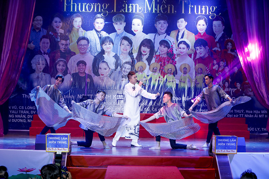 Đ&ecirc;m nhạc &lsquo;Thương lắm Miền Trung&rsquo; của Trịnh Kim Chi gi&uacute;p b&agrave; con v&ugrave;ng lũ gần 800 triệu đồng - Ảnh 3.