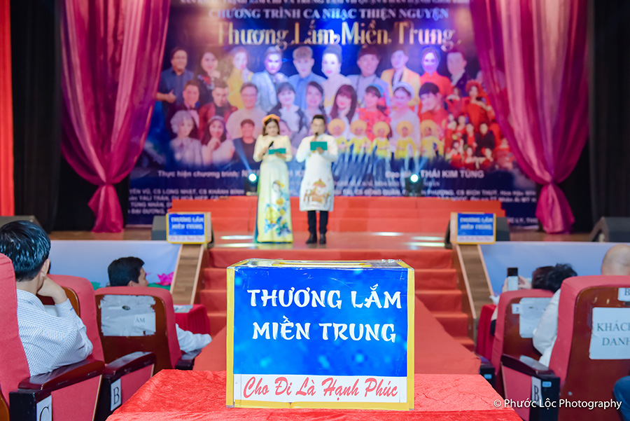 Đ&ecirc;m nhạc &lsquo;Thương lắm Miền Trung&rsquo; của Trịnh Kim Chi gi&uacute;p b&agrave; con v&ugrave;ng lũ gần 800 triệu đồng - Ảnh 1.