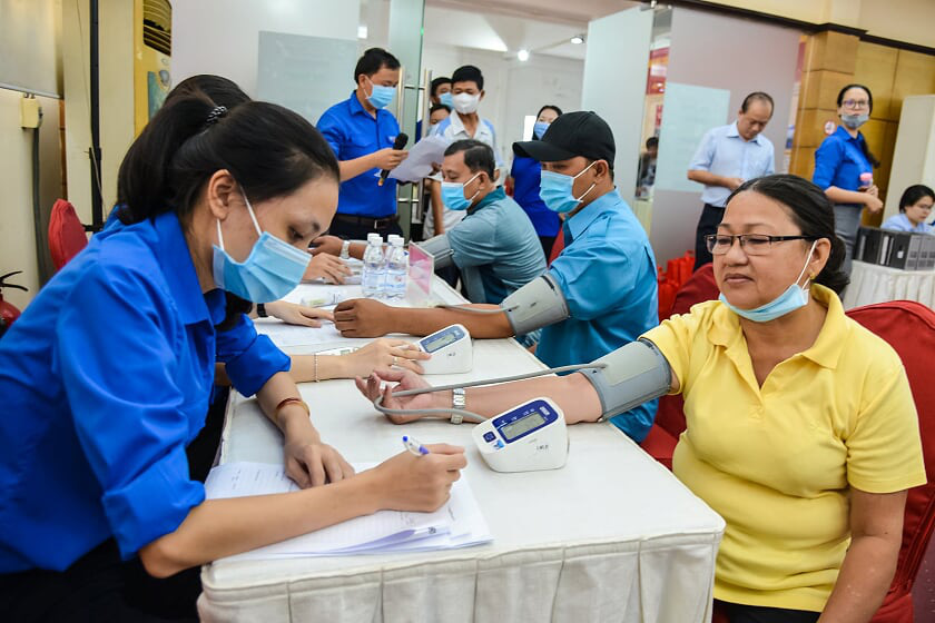 Ấm áp chương trình hiến máu tình nguyện “Trái tim nhân ái” - Ảnh 1.