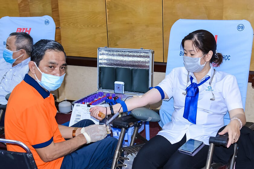 Ấm áp chương trình hiến máu tình nguyện “Trái tim nhân ái” - Ảnh 3.