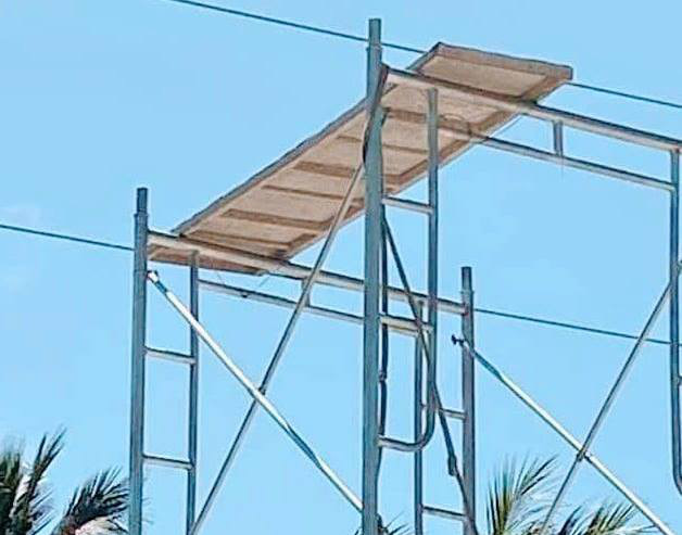Hai công nhân bị điện giật thương vong do thi công cạnh đường dây 22kv
