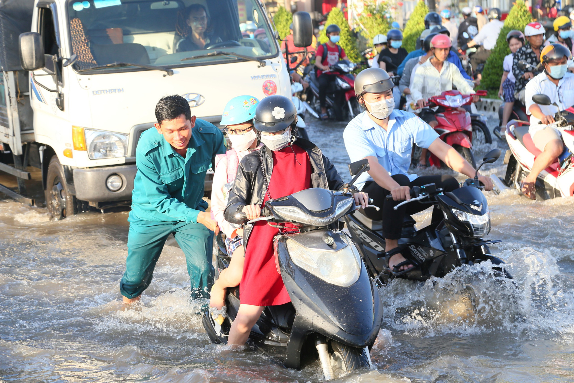 CLIP: Cần Thơ trong biển nước - Ảnh 8.