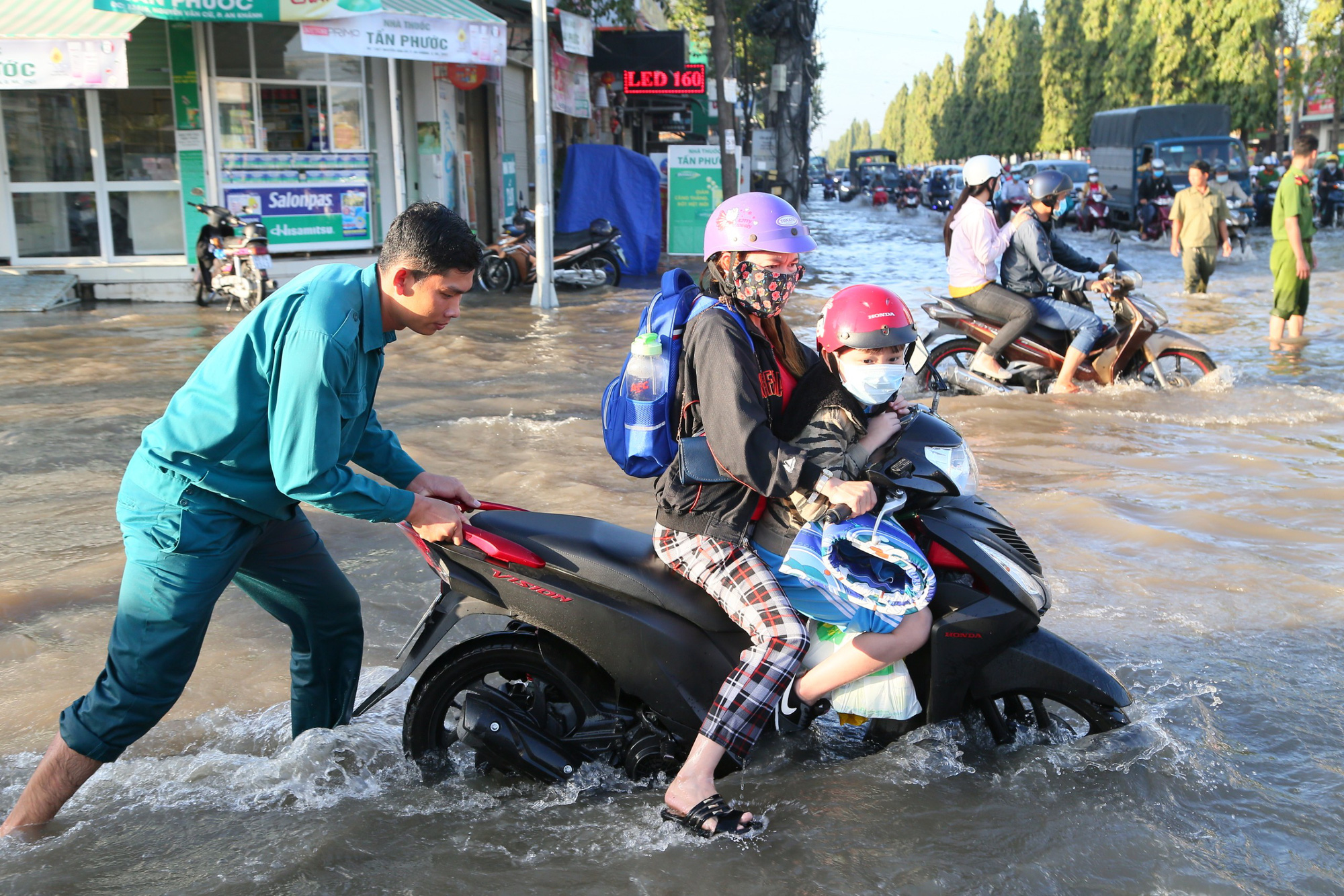 CLIP: Cần Thơ trong biển nước - Ảnh 13.
